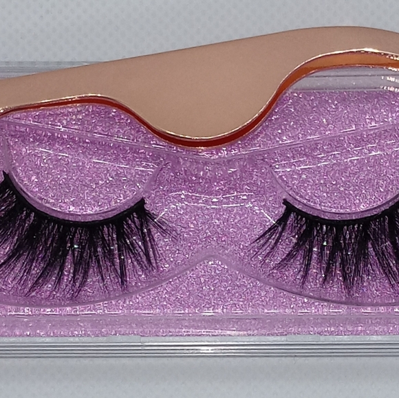 Lashes - Picture 5 of 5